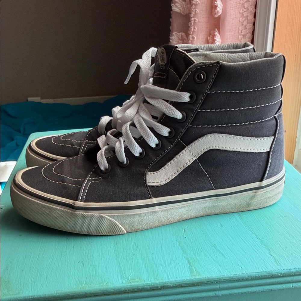 Vans Off The Wall Gray and White Sneakers Hi Tops 6.5 Men’s 8 Womens